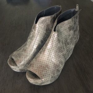 New Pierre Dumas wedge shoes sz 6